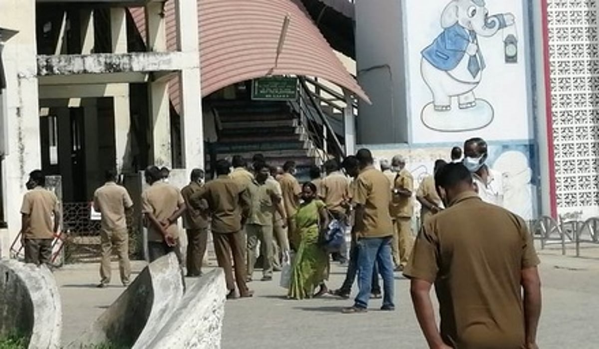 ரயில் பயணிகள் வருகை சரிவு: ஆட்டோ ஓட்டுநா்கள் தவிப்பு