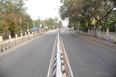 ஊரடங்கால் வெறிச்சோடிய சாலைகள் - புகைப்படங்கள்