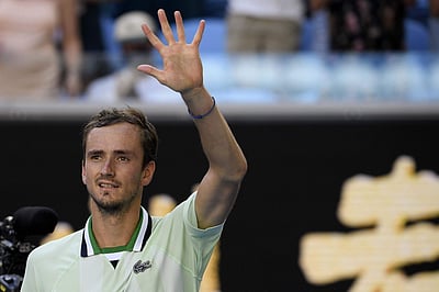 ஆஸ்திரேலிய ஓபன்: நான்காம் சுற்றில் மெத்வதேவ், சிட்ஸிபாஸ், சிமோனா