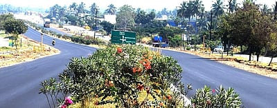 முழு ஊரடங்கு: சங்ககிரியில் வெறிச்சோடிய முக்கிய சாலைகள்  