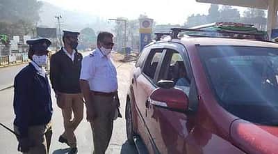 முக்கிய சாலைகளில் வாகன நிறுத்த கட்டணம் வசூலிக்கும் பணி தொடரும்