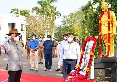 நேதாஜியின் 125-வது பிறந்த நாள்: திருவுருவப்படத்திற்கு ஆளுநர் ஆர்.என்.ரவி அஞ்சலி