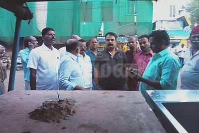 எம்ஜிஆர் சிலையைப் பெயர்த்து அகற்றம்: காவல்துறை விசாரணை