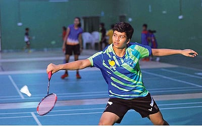 இறகுப் பந்தாட்டத்தில் இந்தியச் சிறுமி!