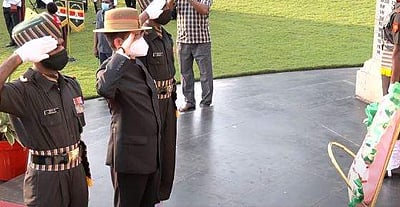 போர் நினைவுச் சின்னத்தில் ஆளுநர் ஆர்.என்.ரவி மரியாதை