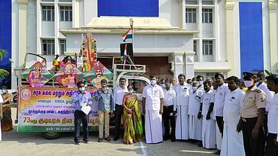 நாகலாபுரம் அரசு கல்லூரி சார்பில் தியாகிகள் ரத ஊர்வலம்