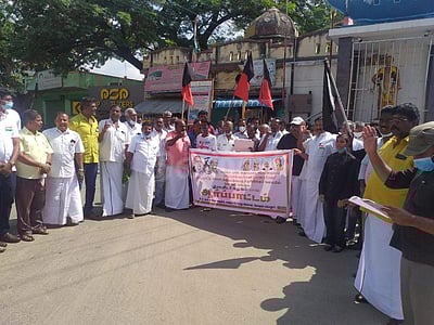 குடியரசு நாள் விழா: தமிழக ஊர்தி புறக்கணிப்பு; போடியில் ஆர்ப்பாட்டம்