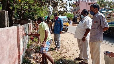 தோ்தல் நடத்தை விதிமுறைகள் அமல்: அரசியல் கட்சி விளம்பரங்கள் அழிப்பு