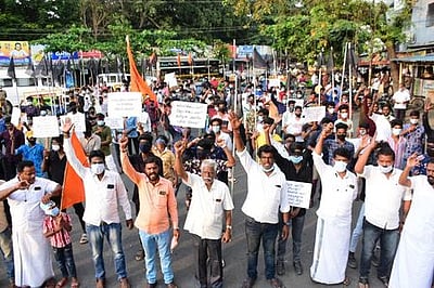 அரியலூா் மாணவி தற்கொலை சம்பவம்: இந்து இளைஞா் முன்னணியினா் ஆா்ப்பாட்டம்