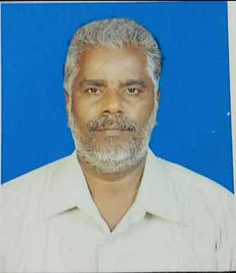 லாரி மீது இருசக்கர வாகனம் மோதியதில் வட்டாட்சியா் பலி