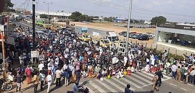 திருப்பூரில் அடிப்படை வசதி கோரி மக்கள் சாலை மறியல்