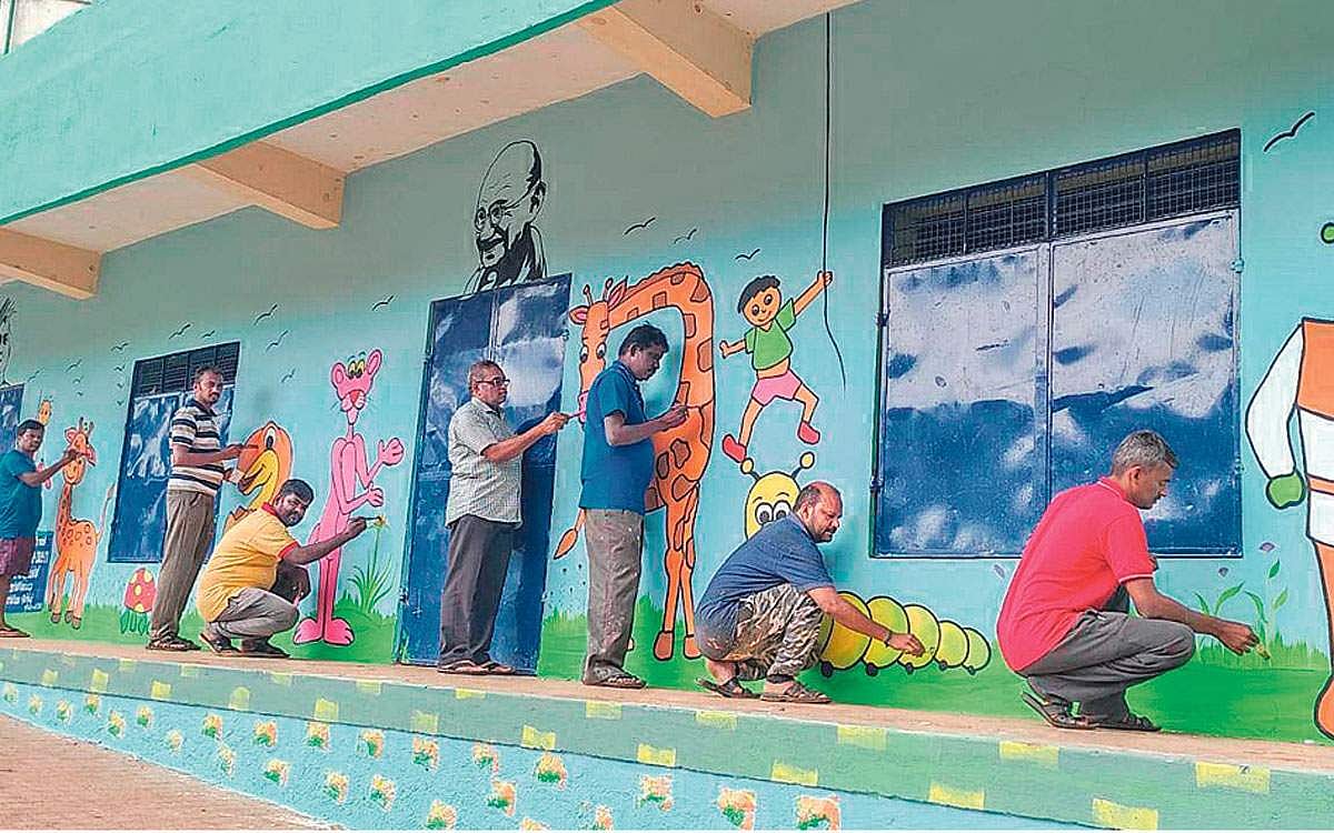 பட்டாம்பூச்சிகளாய் மாறிய ஆசிரியர்கள்!