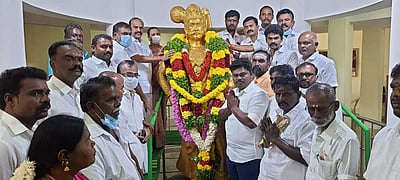 கட்டபொம்மன் பிறந்த நாள்: அரசியல் கட்சியினர் மரியாதை