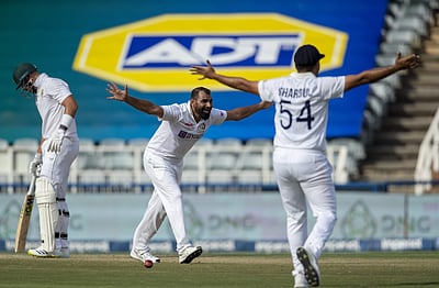 முதல் நாள்: முதல் விக்கெட்டை இழந்தது தென் ஆப்பிரிக்கா