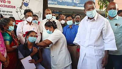 புதுச்சேரியில் 15-18 வயதினருக்கு கரோனா தடுப்பூசி: முதல்வர் ரங்கசாமி தொடங்கி வைத்தார்