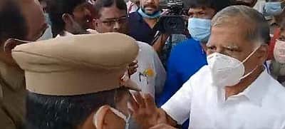 கோட்சே பெயரை பயன்படுத்த காவல்துறை எதிர்ப்பு...வாக்குவாதத்தில் ஈடுபட்ட மா. கம்யூனிஸ்ட் கட்சியினர்