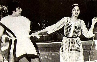 ஸ்ரீதேவியுடன் இருக்கும் பழைய படத்தை பகிர்ந்த அமிதாப்: சரியாக கண்டுபிடித்த ரசிகர்கள்