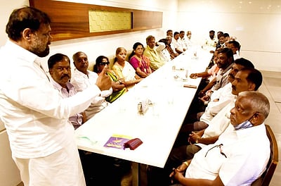 பெங்களூரு மாநகராட்சித் தேர்தலில் போட்டியிட‌ கர்நாடக அதிமுக முடிவு