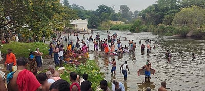 தை அமாவாசை: தமிழகம் முழுவதும் நீர்நிலைகளில் புனித நீராடி முன்னோர்களுக்கு தர்ப்பணம்