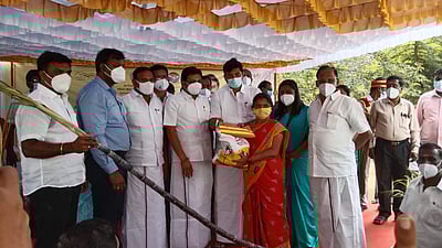 நாமக்கல் மாவட்டத்தில் பொங்கல் பரிசு தொகுப்பு விநியோகம் தொடக்கம்