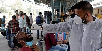 மும்பையில் 24 மணி நேரத்தில் 15 ஆயிரம் பேருக்கு கரோனா