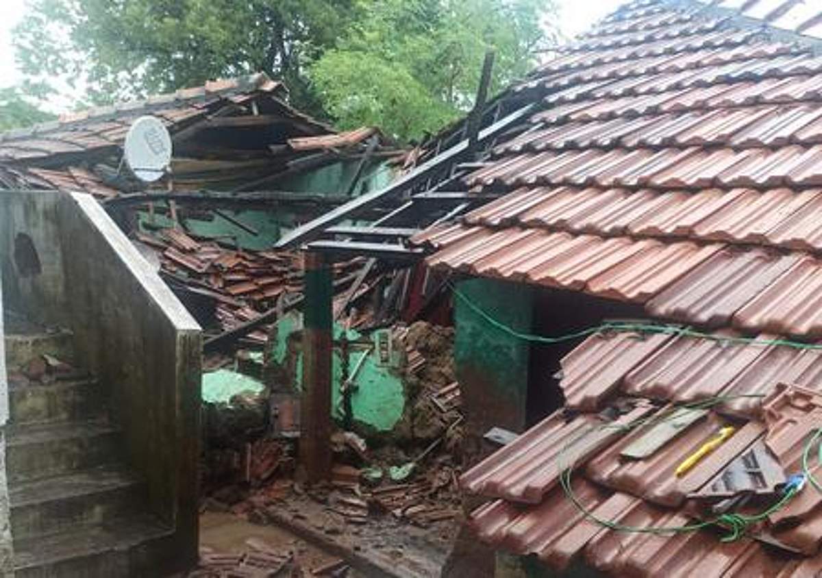 மேற்கு பாகிஸ்தானில் கனமழை: 300 வீடுகள் இடிந்து சேதம்