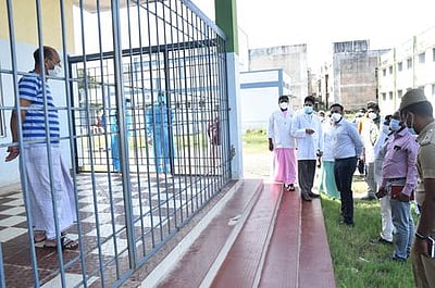 நாகையில் கரோனா பாதிப்பு பகுதிகளில் ஆட்சியா் ஆய்வு