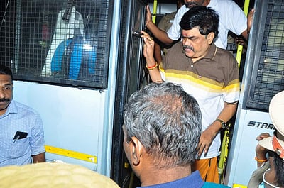 நீதிமன்றத்தில் ராஜேந்திர பாலாஜி ஆஜர்