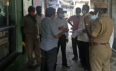 வாடகை செலுத்தாத 9 கடைகளுக்கு ‘சீல்’