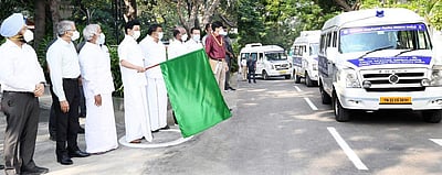 கரோனா நோயாளிகளுக்கு சிறப்பு ஆம்புலன்ஸ்கள்: துவக்கி வைத்தார் முதல்வர்