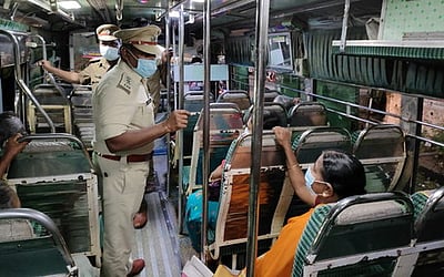 காரைக்காலில் கரோனா வழிகாட்டுதலை மீறுபவா்களுக்கு அபராதம்