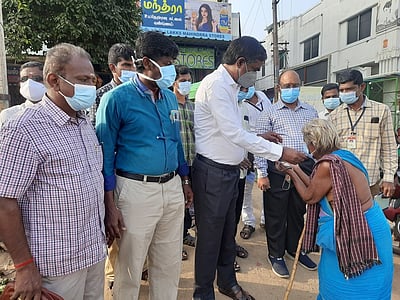 கரூரில் முகக்கவசம் அணிவது குறித்த விழிப்புணா்வு