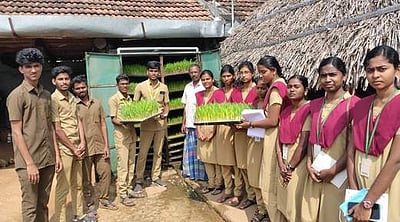 இயற்கை விவசாயம்: மாணவா்களுக்கு பயிற்சி