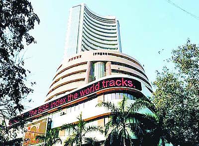 பட்ஜெட் அறிவிப்பால் பங்குச் சந்தையில் உற்சாகம்! சென்செக்ஸ் 848 புள்ளிகள் அதிகரிப்பு