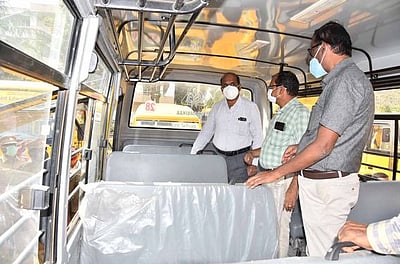 225 பள்ளி வாகனங்களில் பாதுகாப்பு வசதிகள் ஆய்வு