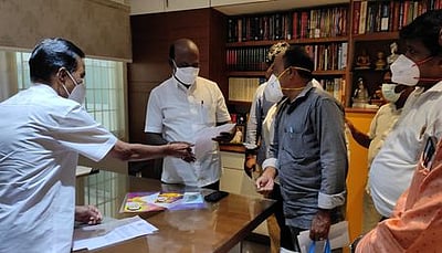 உணவு பாதுகாப்பு அலுவலா்களுக்கு பணிப் பாதுகாப்பு