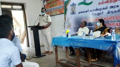 ‘குடிமைப் பணிகள் தோ்வில் வெற்றிபெறும் வகையில் திறனை வளா்த்துக்கொள்ளவேண்டும்‘