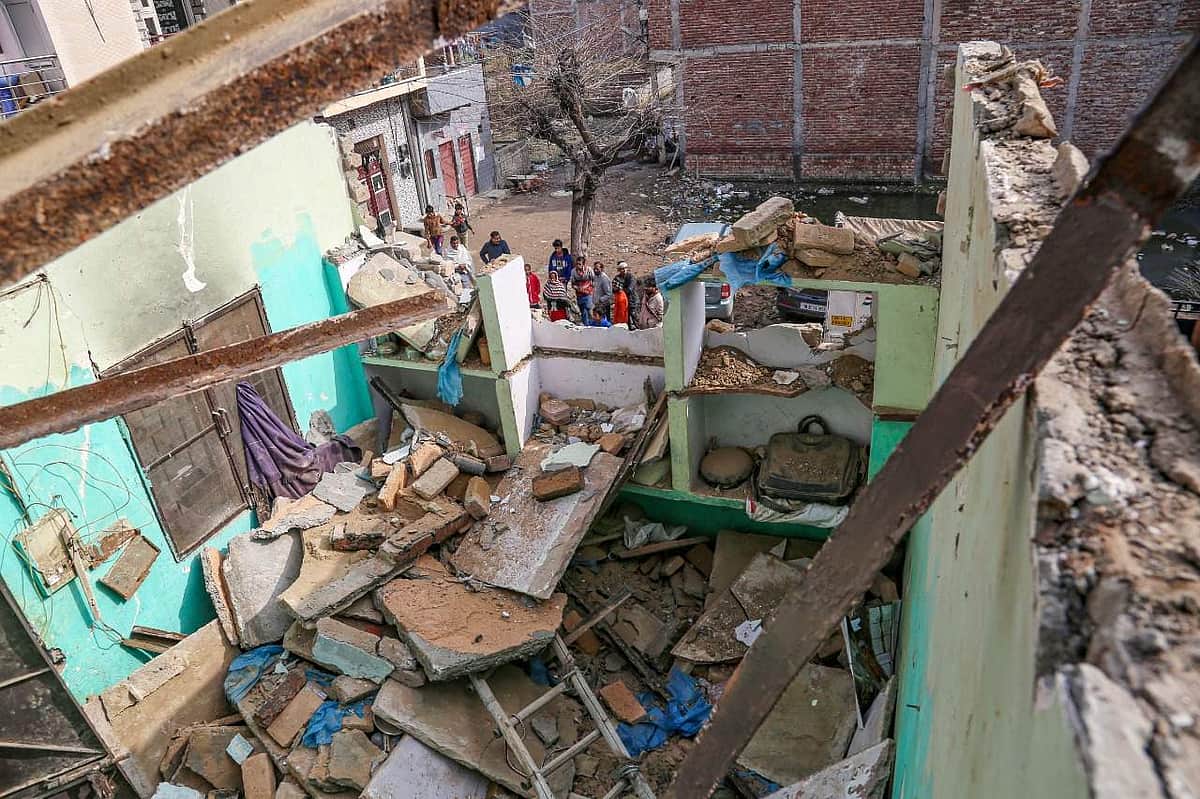 தில்லியில் வீடு இடிந்து விழுந்ததில் இருவர் பலி