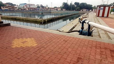 திருநள்ளாறு நளன் குளத்தில் பக்தா்கள் நீராடத் தடை