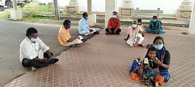 ஆட்சியரகத்தில் குடிநீா் கோரி தா்னா