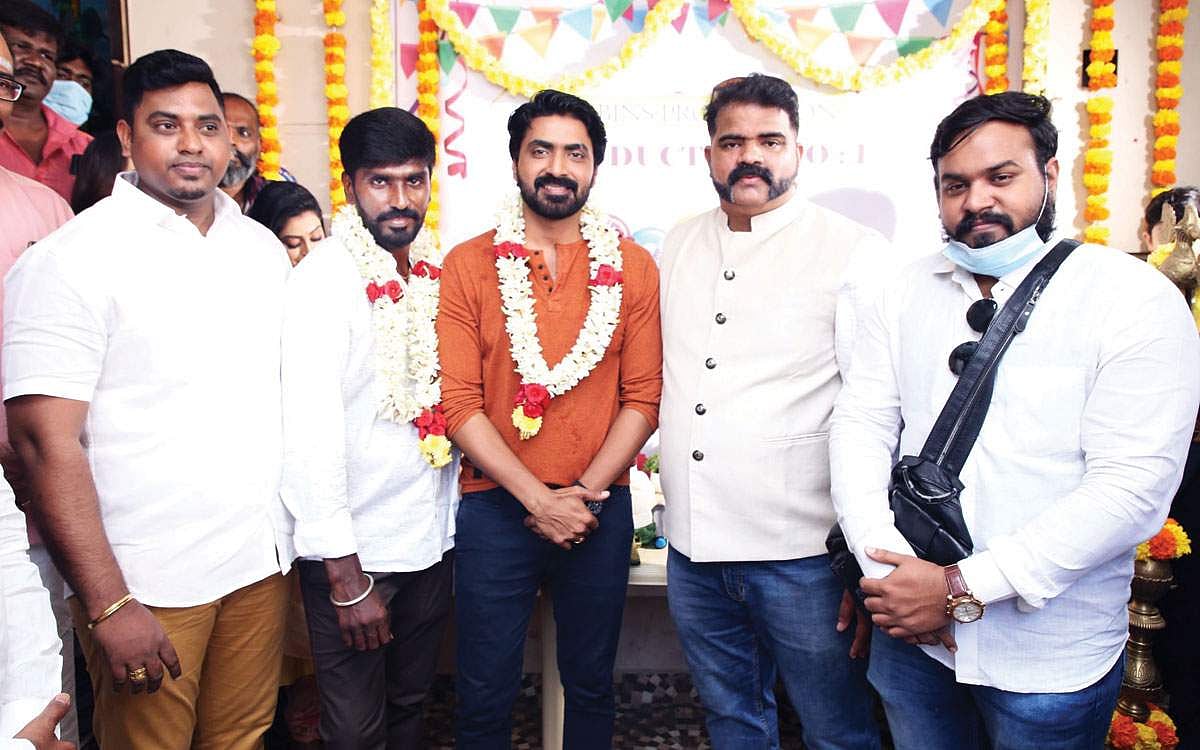 இரு கதாபாத்திரங்களின் சம்பவங்கள்