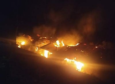 தேயிலைத் தோட்ட தொழிலாளா்களின் 8 குடியிருப்புகள் எாிந்து நாசம்