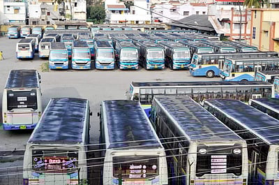 முழு பொது முடக்கம்: தேவையின்றி வரும் வாகனங்களை தடுத்து நிறுத்தி அபராதம் விதிப்பு