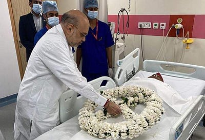 முலாயம் சிங் மறைவு: மருத்துவமனையில் அமித் ஷா நேரில் அஞ்சலி