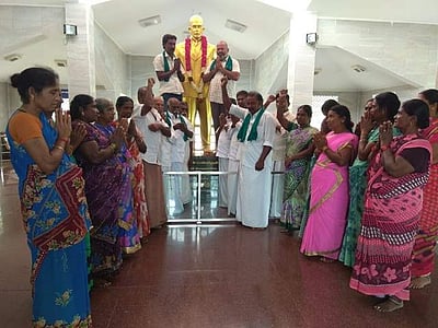 முல்லை பெரியாறு தண்ணீர் திறக்கப்பட்டு 127வது ஆண்டு! பென்னி குயிக் சிலைக்கு மரியாதை!