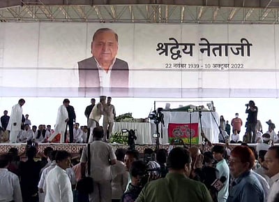 முலாயம் சிங் உடலுக்கு தலைவர்கள் அஞ்சலி!