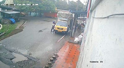 குழந்தையுடன் சென்று செல்போன் திருடிய தம்பதி: ஆத்தூரில் பரபரப்பு