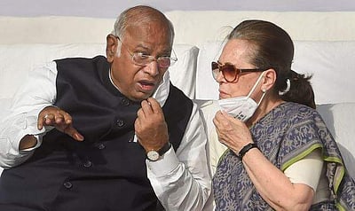 காங். தேர்தலில் கார்கேவுக்கு சோனியா காந்தி ஆதரவா?