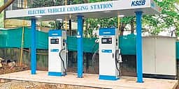 பெட்ரோல் நிலையங்களில் மின்னேற்று அமைப்பு: நிறுவனங்கள் அறிக்கை தாக்கல் செய்ய உத்தரவு