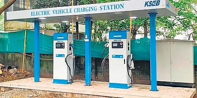 விரைவில் மின்சார வாகன சார்ஜிங் நிலையங்கள்: ரயில்வே புதிய திட்டம்!